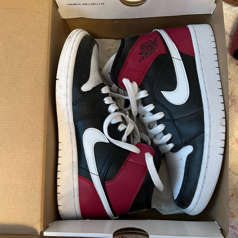 Air Jordan mid women’s red/black/white